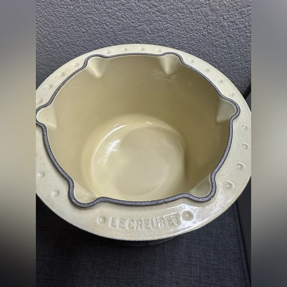 Le Creuset Table Top Fondue Cast Iron - Picture 2 of 10